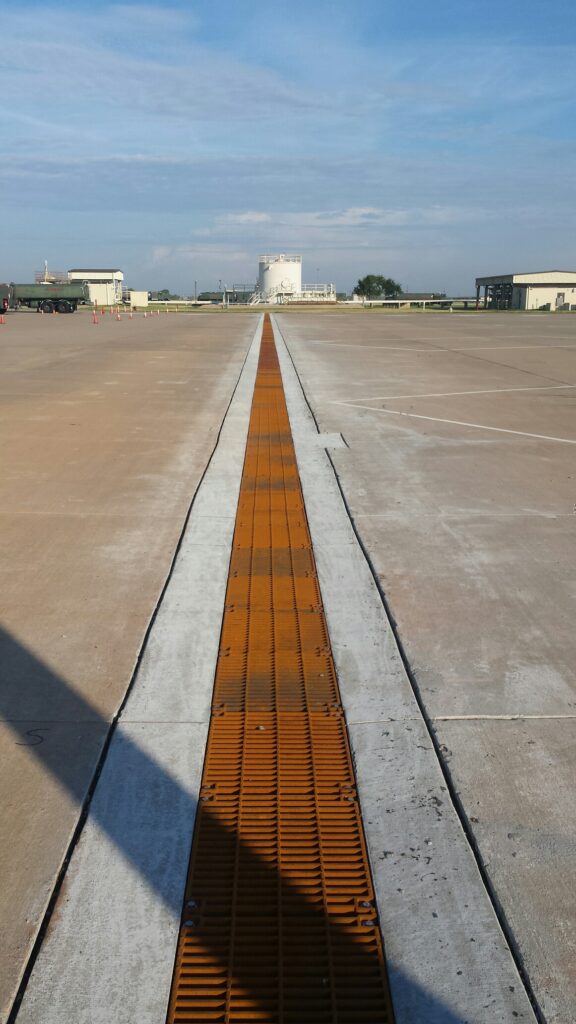 谢泼德空军基地的飞亚博网站有保障的机排水沟，德克萨斯州